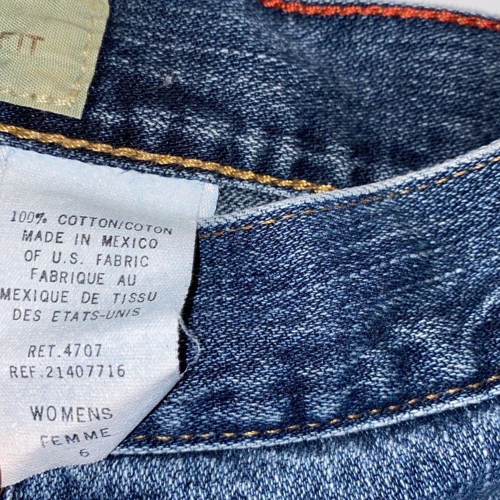 DESTROYED HIGH RISE SHORTS - Picture 5 of 5